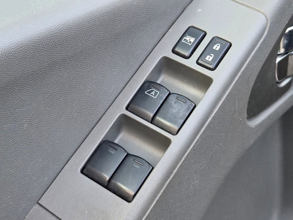 Used 2019 Nissan Frontier SV image 12