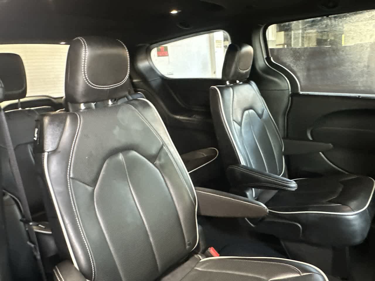 Used 2026 Chrysler Pacifica Limited FWD image 26