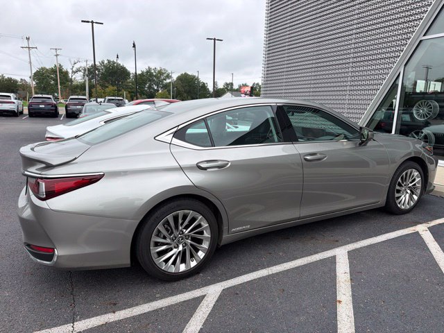 Used 2021 Lexus ES 300h w/ Accessory Package FWD image 4