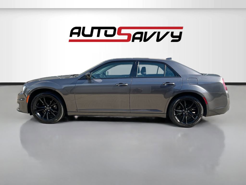 Used 2021 Chrysler 300 Touring w/ Sport Appearance Package RWD image 4