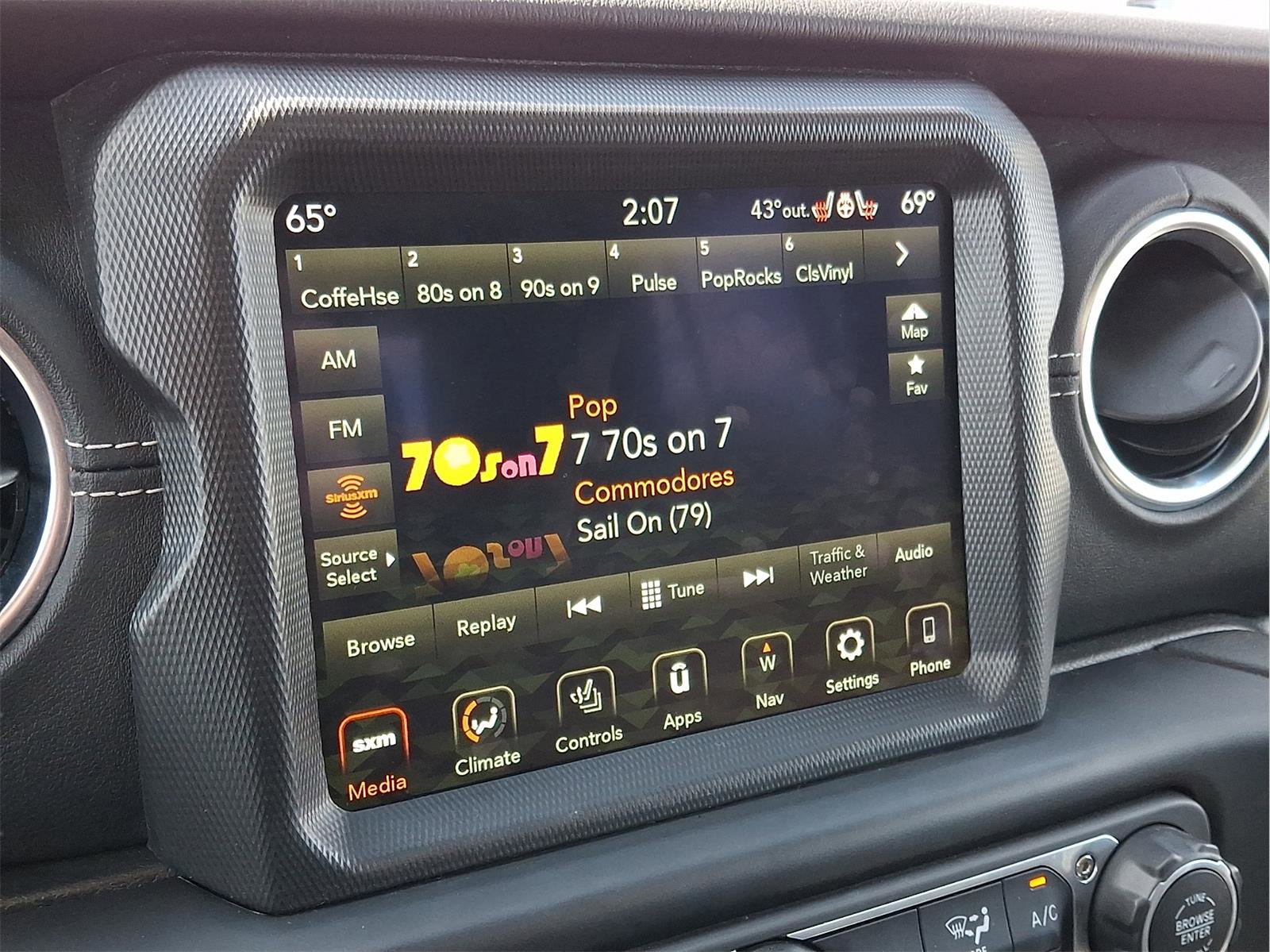 Used 2022 Jeep Gladiator Overland w/ Popular Equipment Package image 19