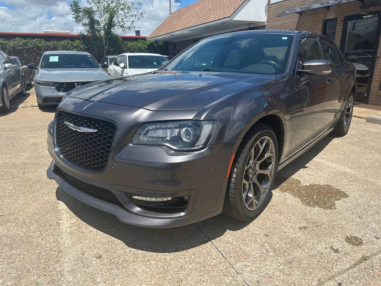 Used 2018 Chrysler 300 S w/ 300S Premium Group RWD image 3
