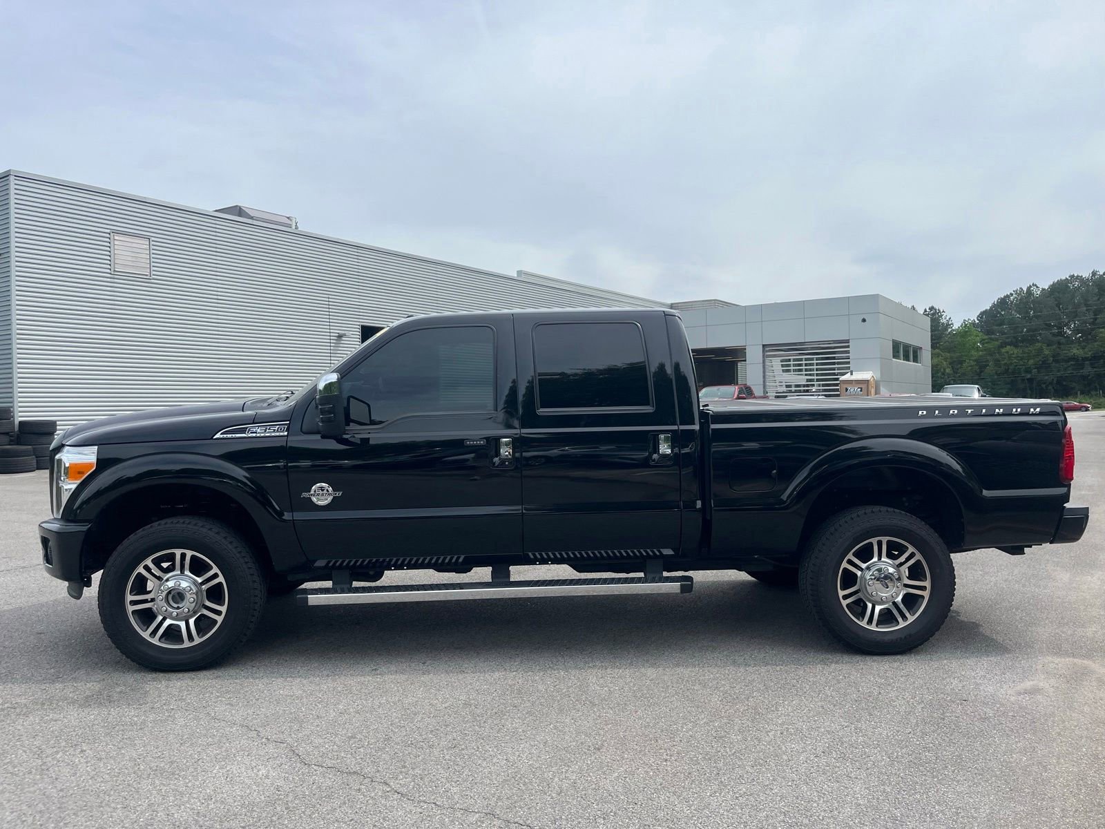 Used 2016 Ford F350 Platinum w/ FX4 Off-Road Package AWD/4WD image 3
