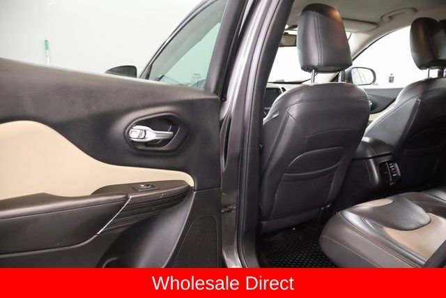 Used 2015 Jeep Cherokee Latitude w/ Cold Weather Group AWD/4WD image 27