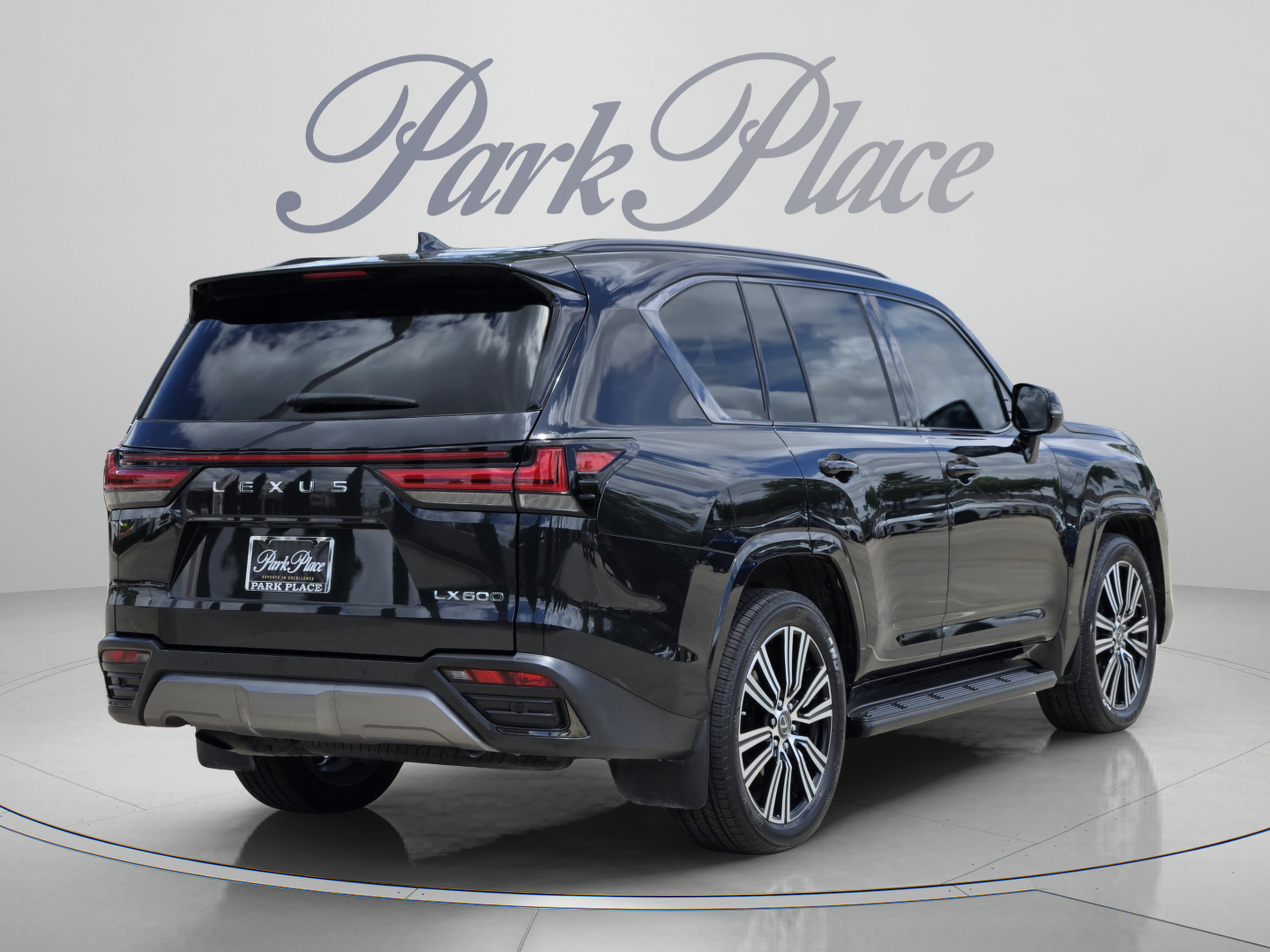 Used 2023 Lexus LX 600 4WD w/ Appearance Package image 5