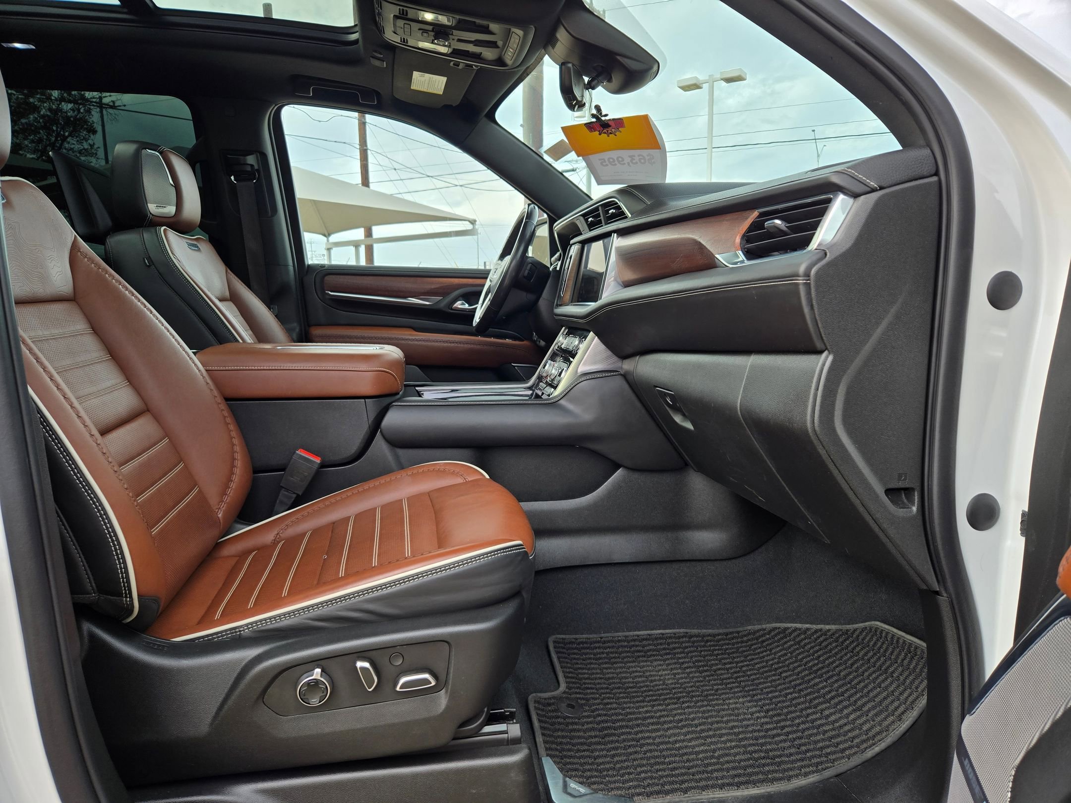 Used 2023 GMC Yukon XL Denali Ultimate image 30