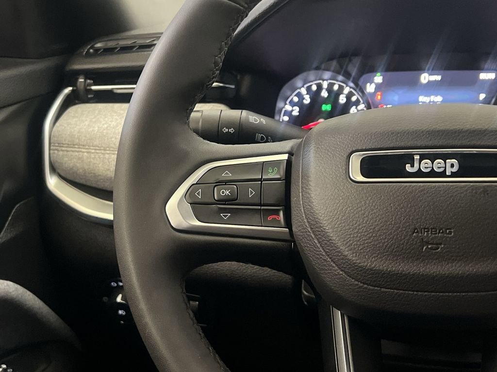 Used 2024 Jeep Compass Latitude AWD/4WD image 31