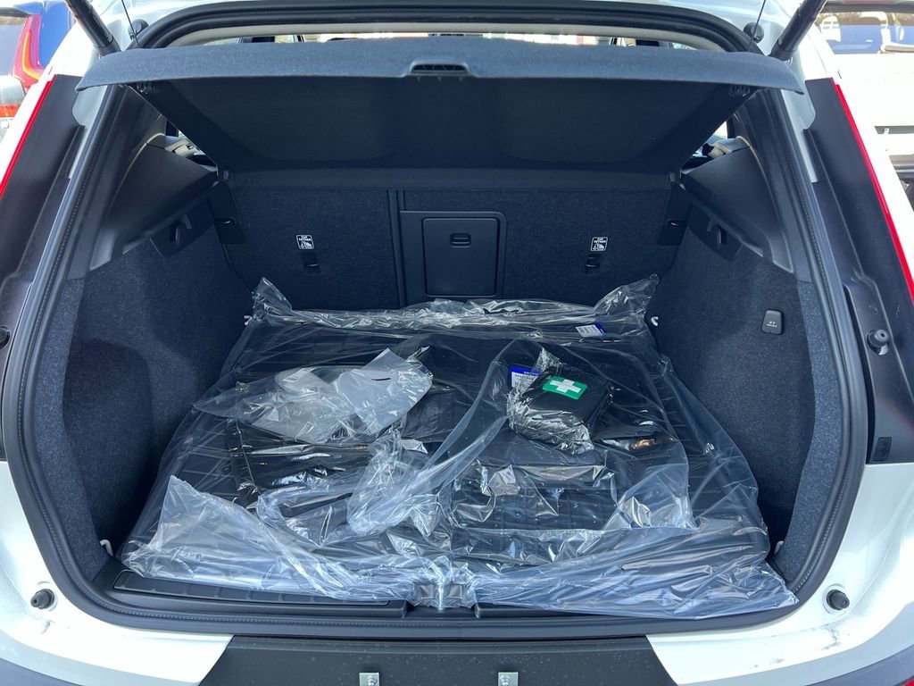 New 2026 Volvo XC40 B5 Plus w/ Protection Package Premier AWD/4WD image 23