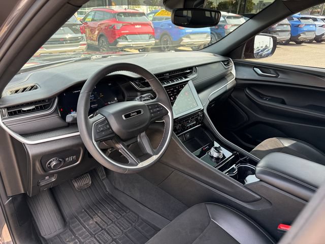 Used 2023 Jeep Grand Cherokee L Laredo AWD/4WD image 5