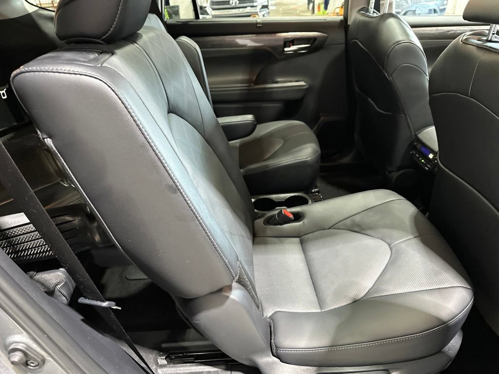 Certified 2026 Toyota Highlander Platinum AWD/4WD image 19
