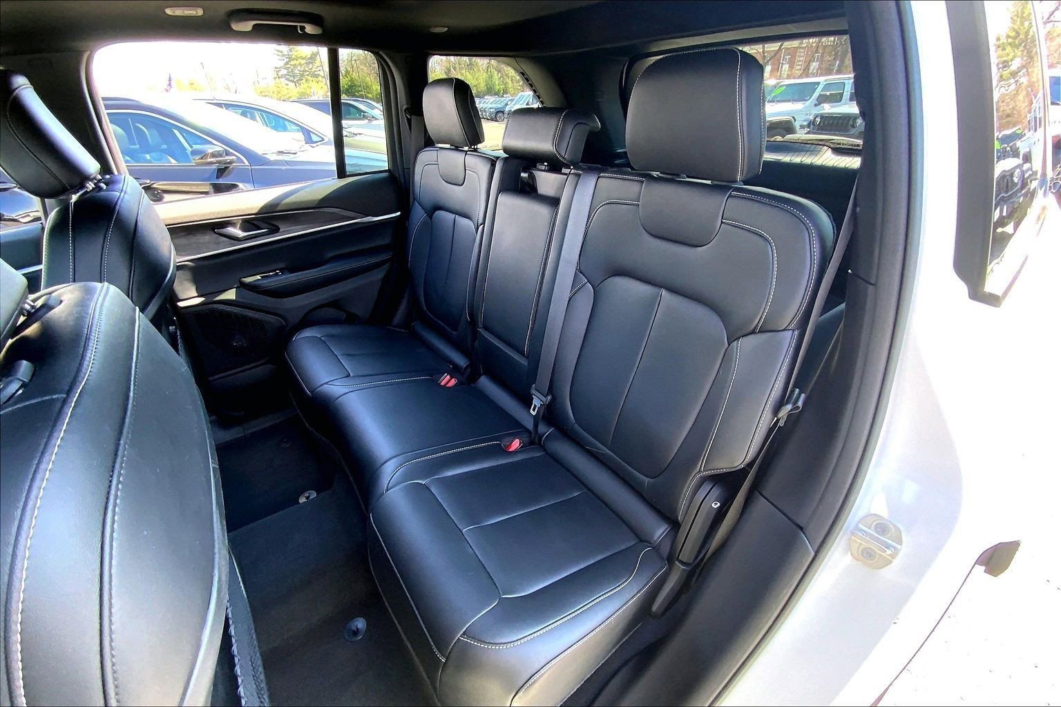 Used 2024 Jeep Grand Cherokee Limited AWD/4WD image 20