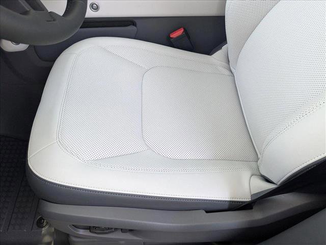 New 2025 Land Rover Defender 110 V8 image 4