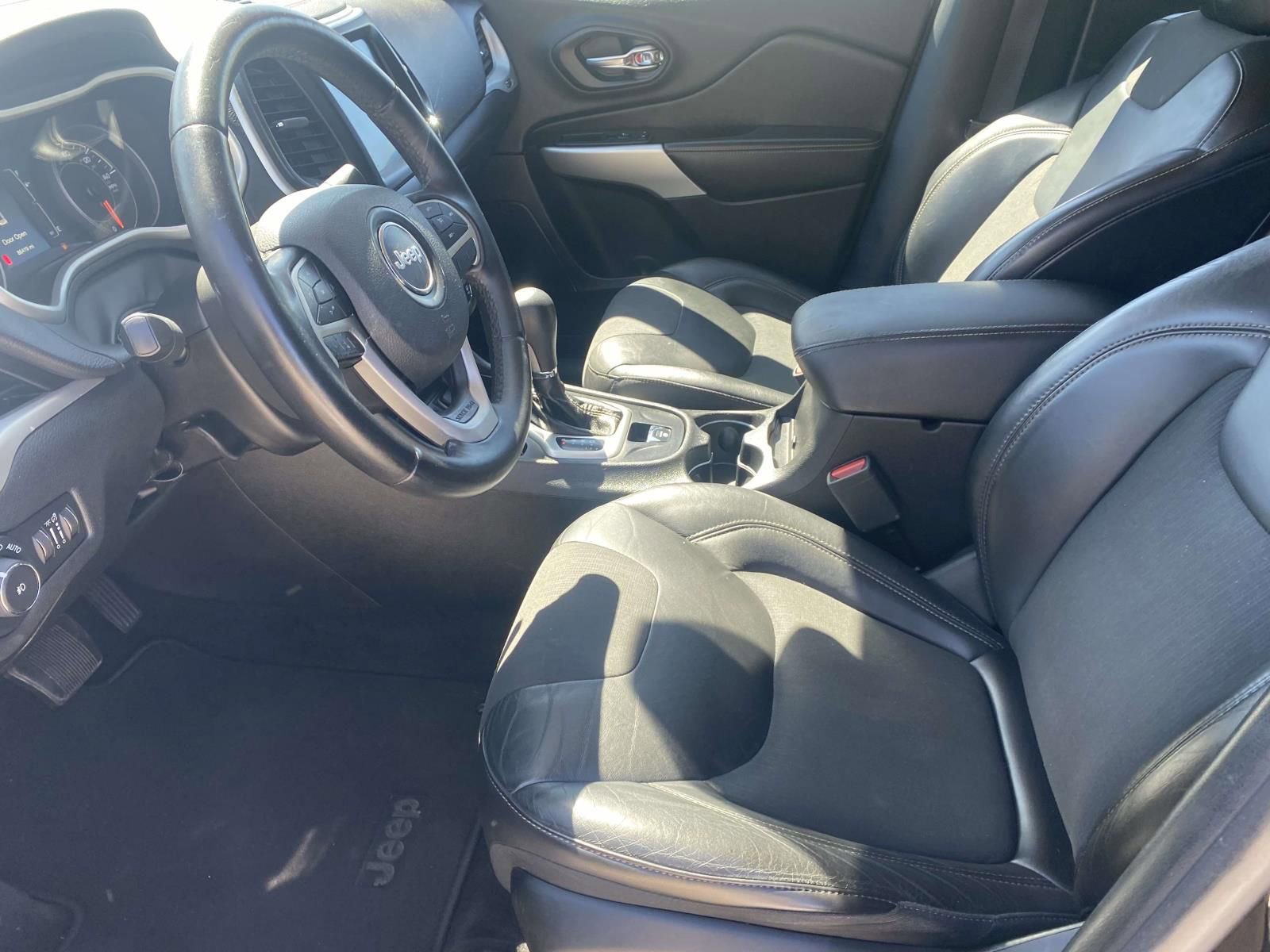 Used 2018 Jeep Cherokee Latitude Plus image 13