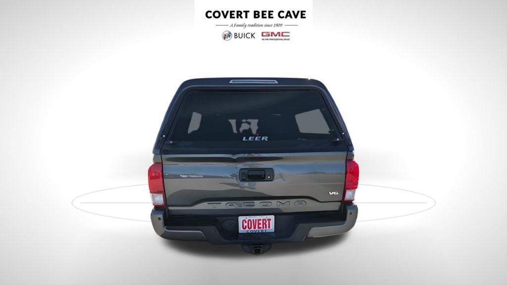 Used 2016 Toyota Tacoma TRD Sport image 9