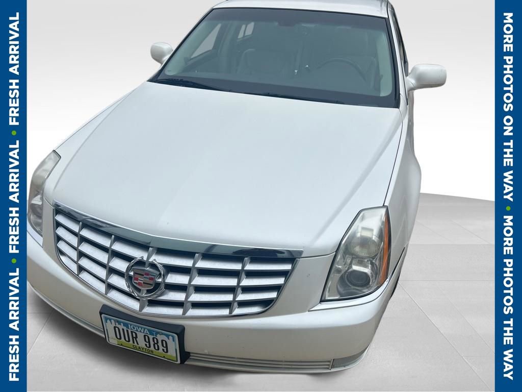 Used 2011 Cadillac DTS FWD image 1