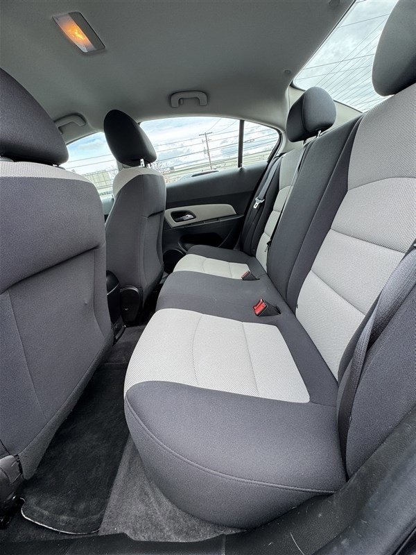 Used 2015 Chevrolet Cruze LS FWD image 11