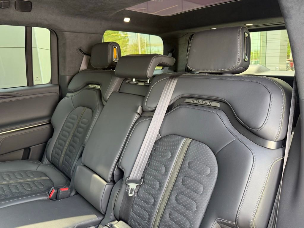 Used 2022 Rivian R1S Launch Edition image 8