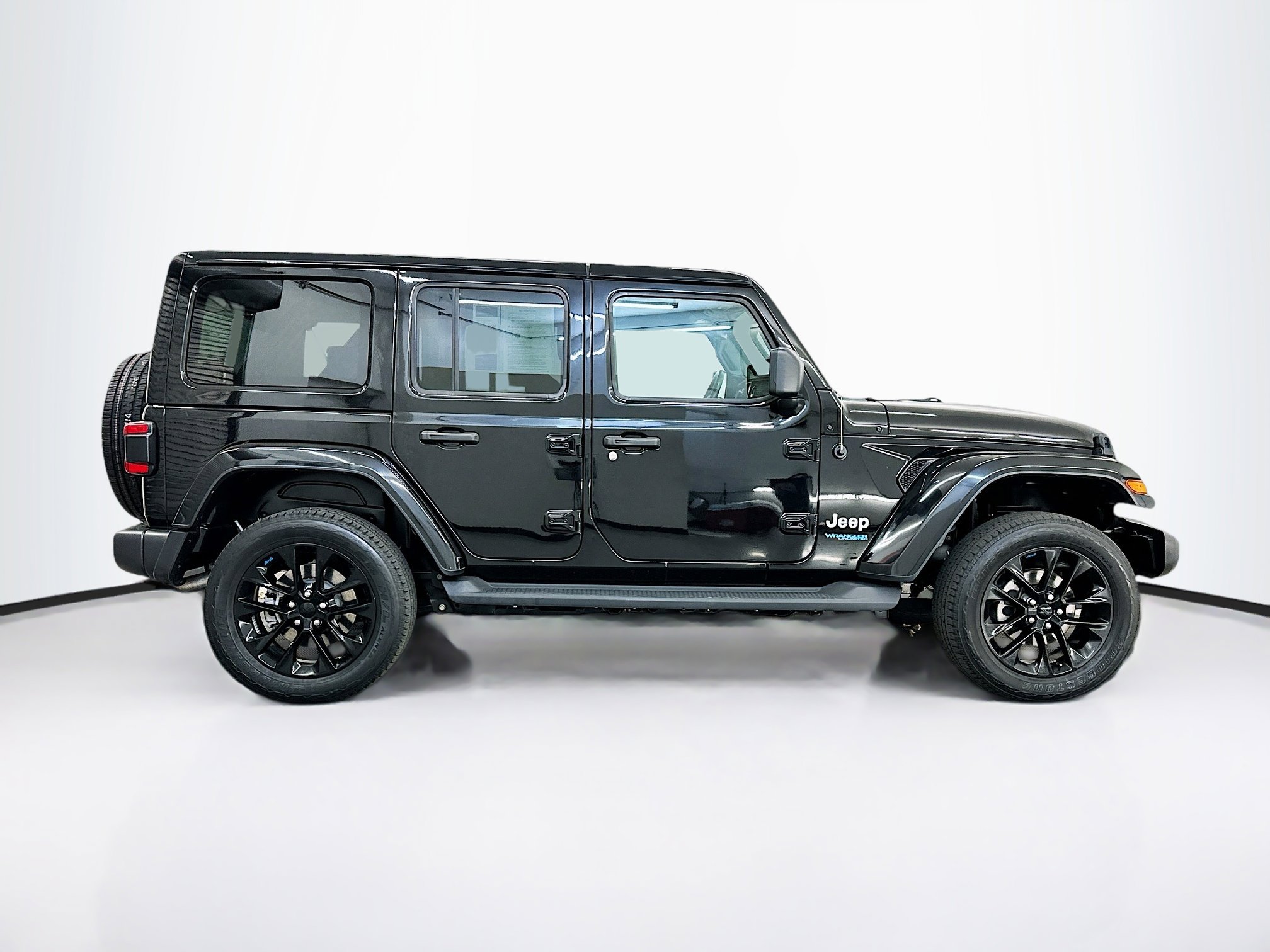 Used 2022 Jeep Wrangler Sahara w/ Cold Weather Group AWD/4WD image 10