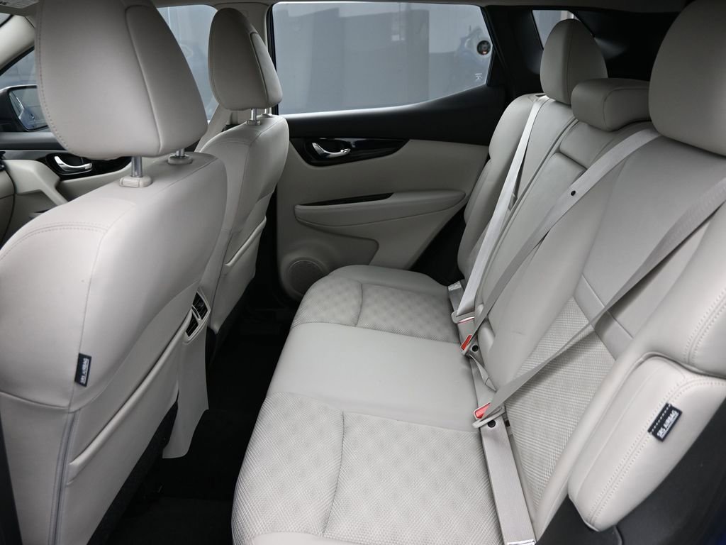 Used 2022 Nissan Rogue Sport SV w/ Technology Package image 13