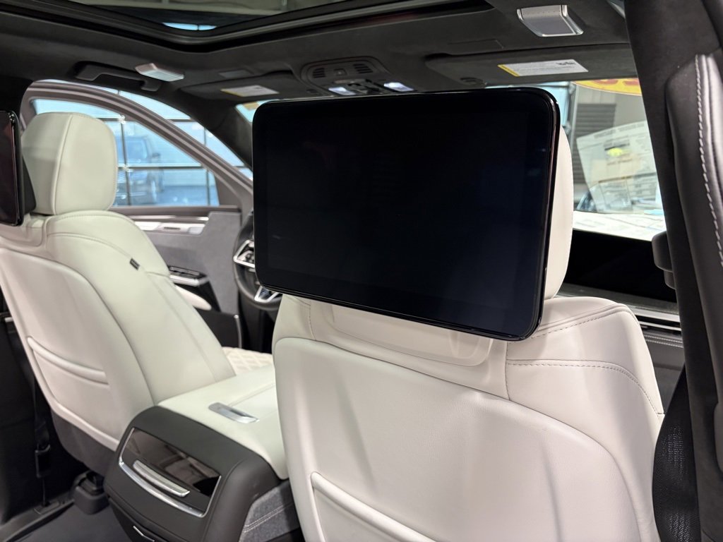 Used 2025 Cadillac Escalade ESV V image 17