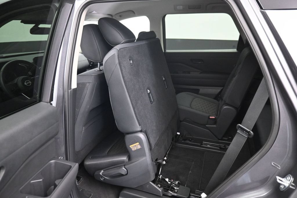 Used 2025 Nissan Pathfinder SV AWD/4WD image 27