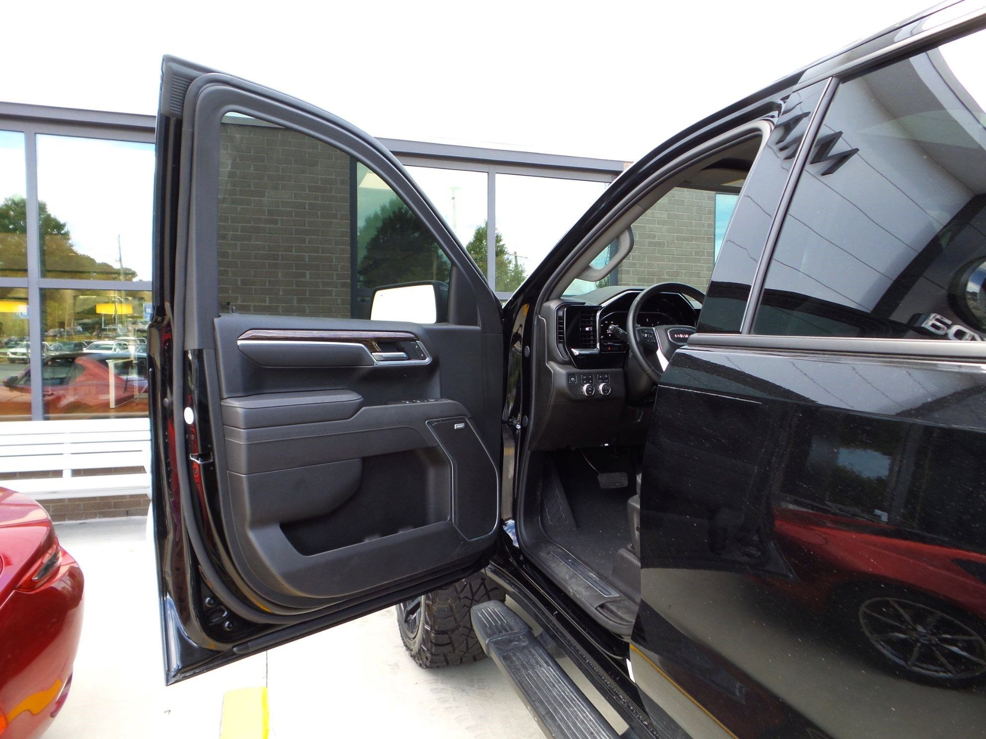 Used 2025 GMC Sierra 1500 Elevation w/ Elevation Premium Package image 28