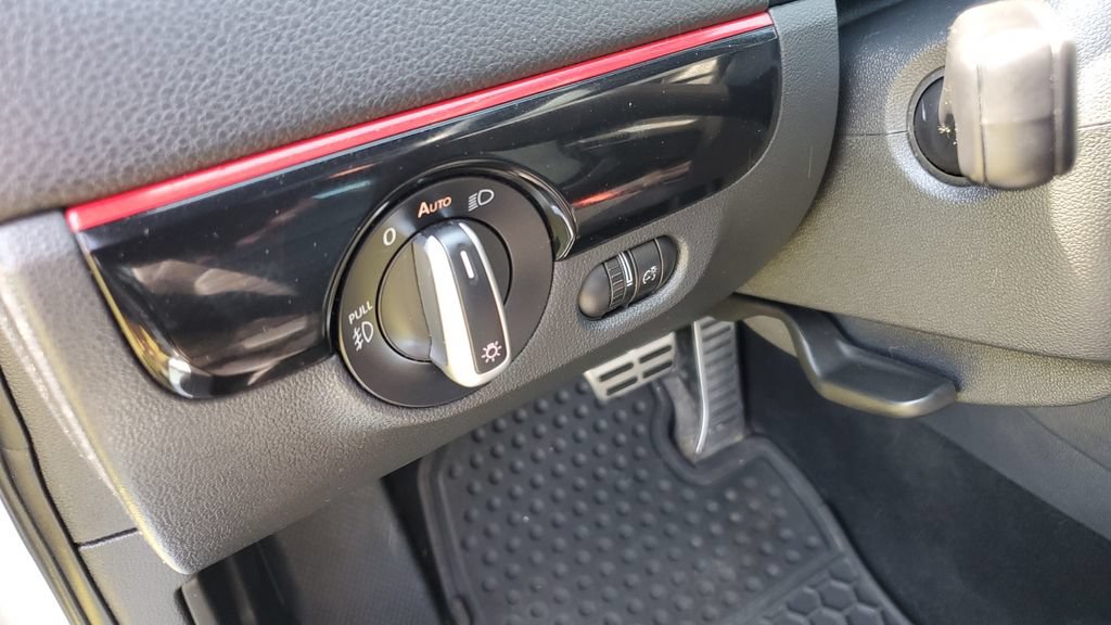 Used 2017 Volkswagen Jetta GLI FWD image 11