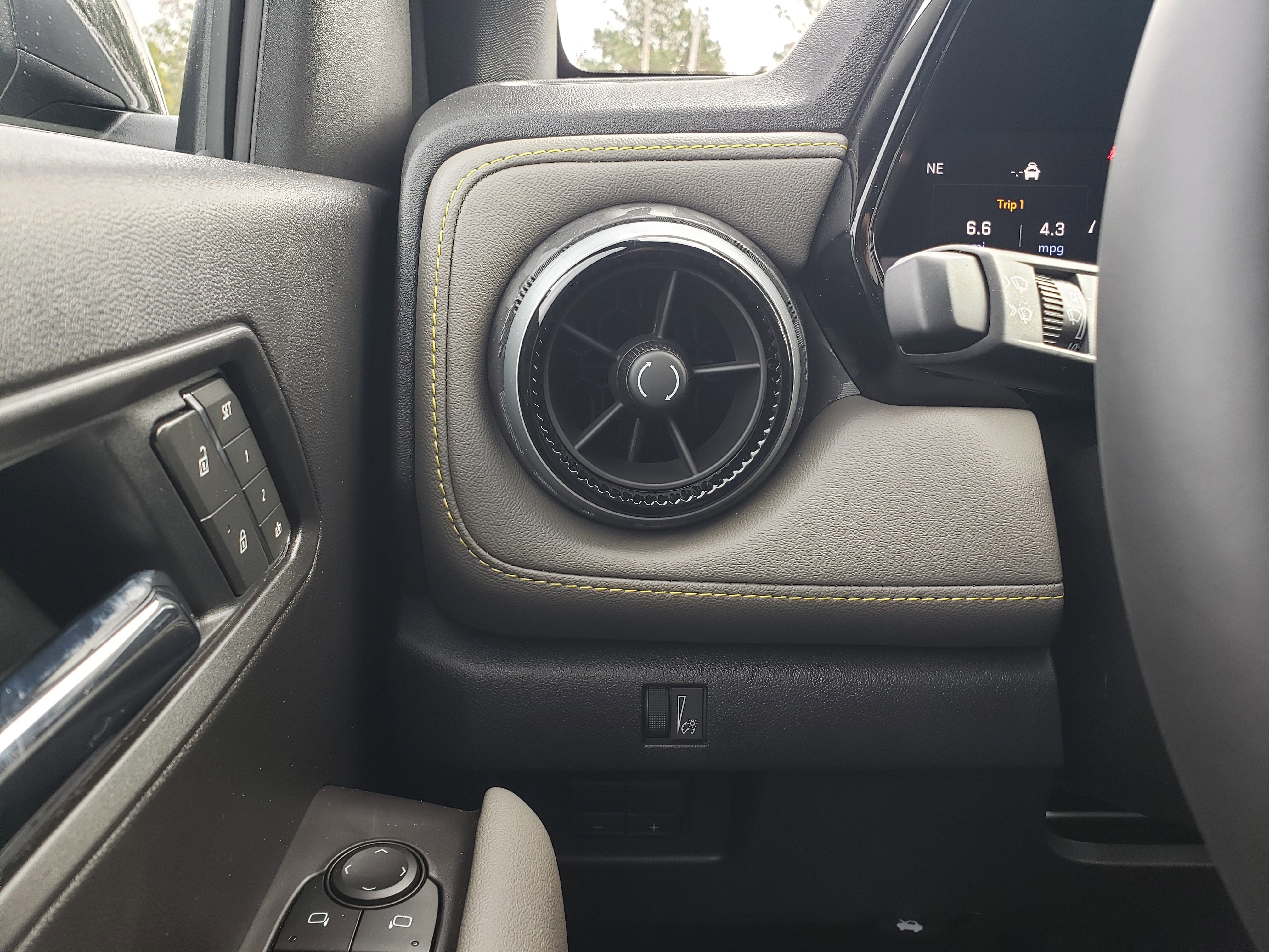 New 2026 Chevrolet Colorado ZR2 w/ Technology Package image 13