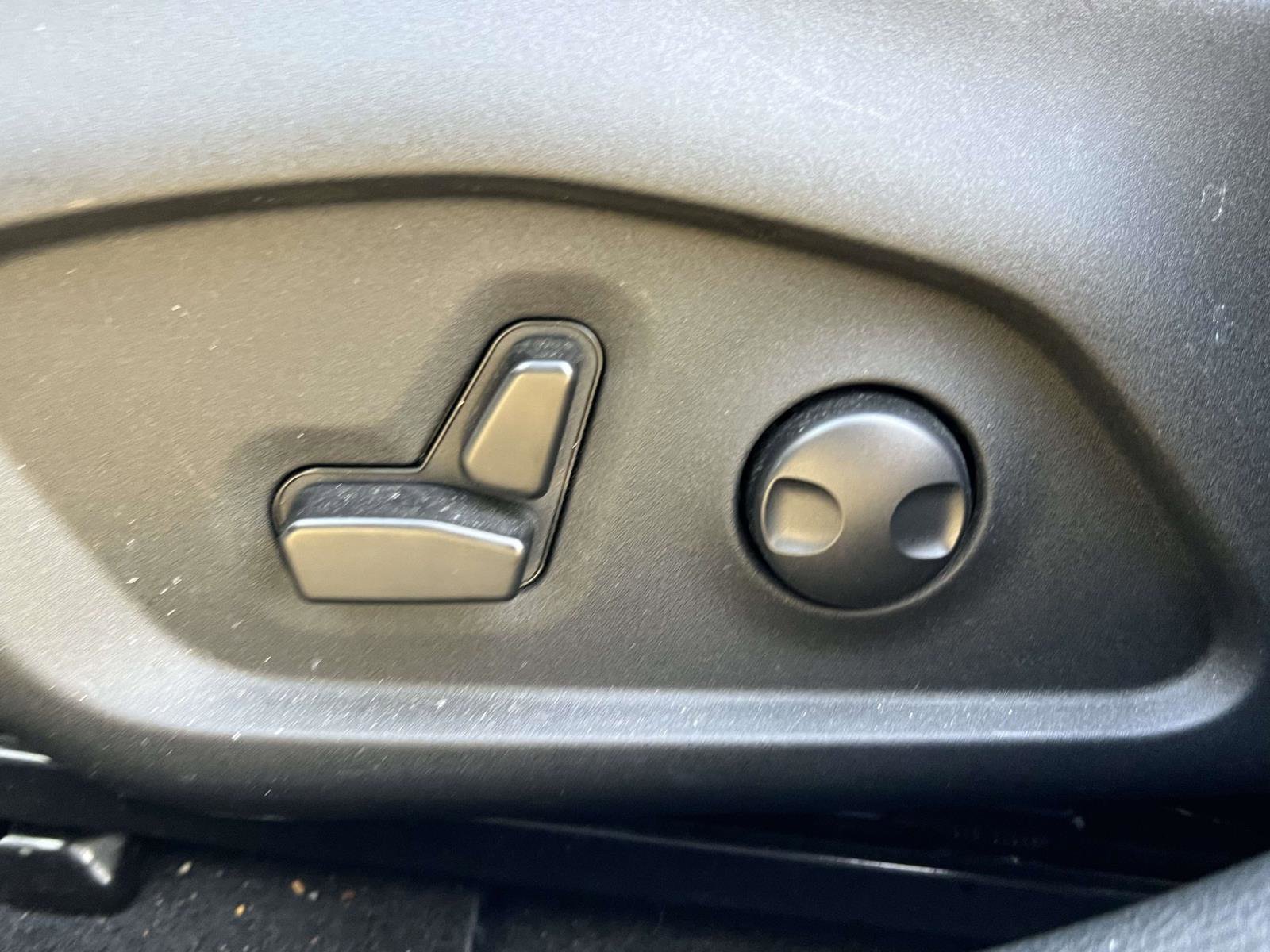 Used 2023 Jeep Compass Limited image 24