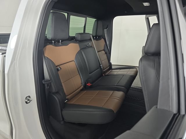 Used 2025 Chevrolet Silverado 1500 High Country w/ Technology Package AWD/4WD image 30