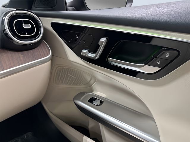 Used 2025 Mercedes-Benz C 300 4MATIC Sedan image 31