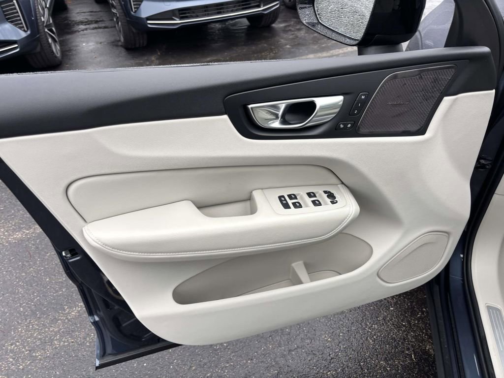 New 2026 Volvo XC60 B5 Ultra w/ Protection Package Premier image 11