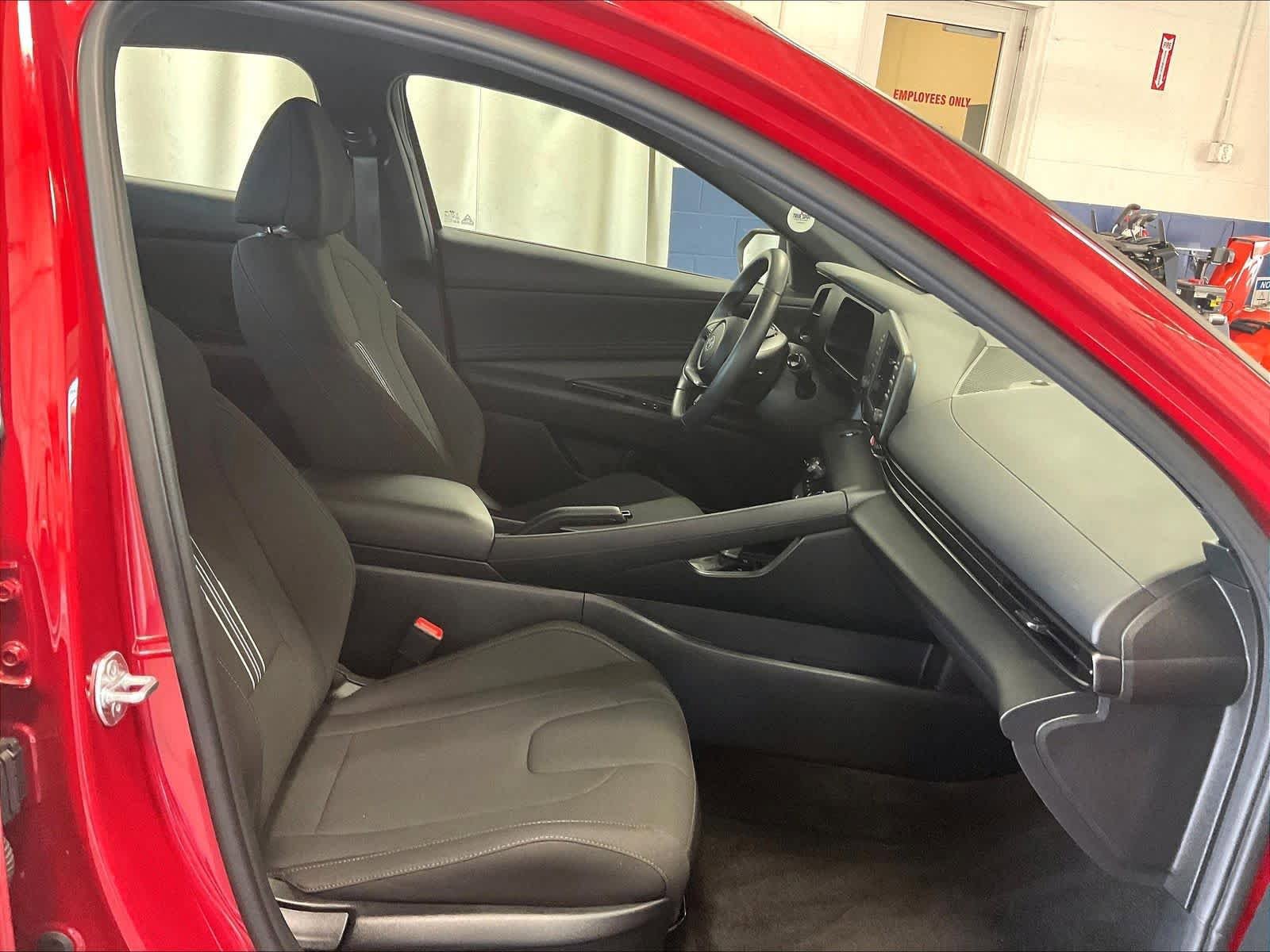 Certified 2025 Hyundai Elantra Sport image 22