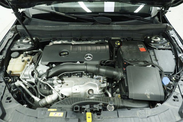 Used 2022 Mercedes-Benz GLB 250 w/ Premium Package image 32