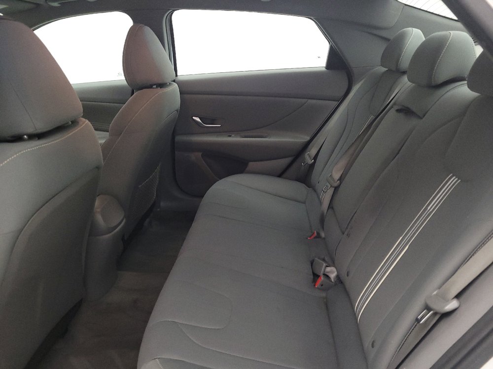Used 2022 Hyundai Elantra SEL w/ Convenience + Premium Package FWD image 18
