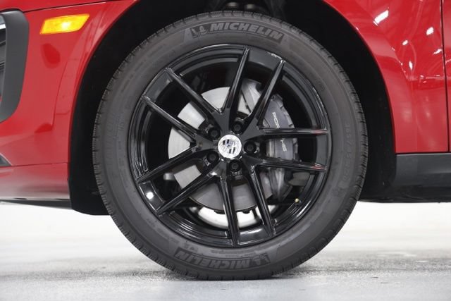 Used 2025 Porsche Macan AWD/4WD image 11