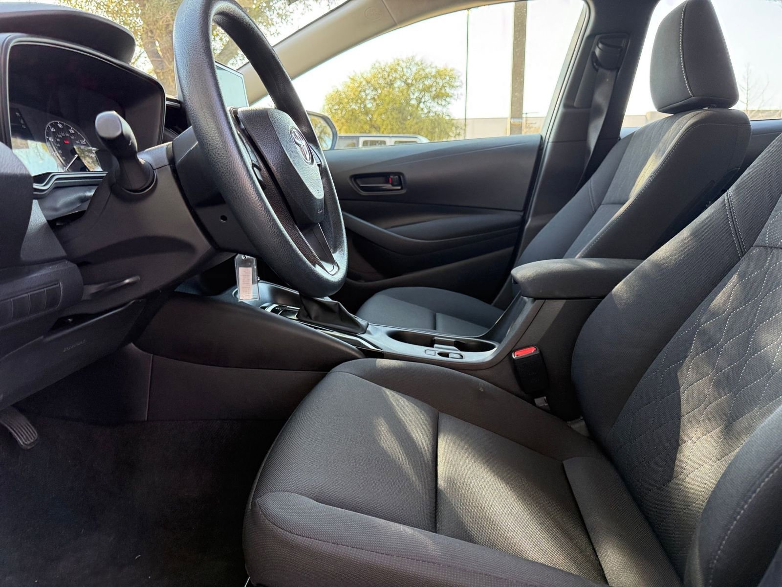 Used 2025 Toyota Corolla LE image 27