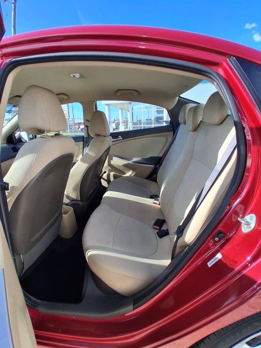 Used 2012 Hyundai Accent GLS FWD image 9