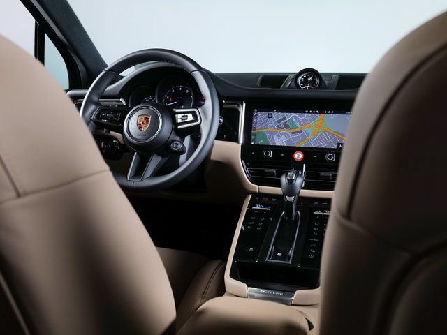 Certified 2026 Porsche Macan AWD/4WD image 24