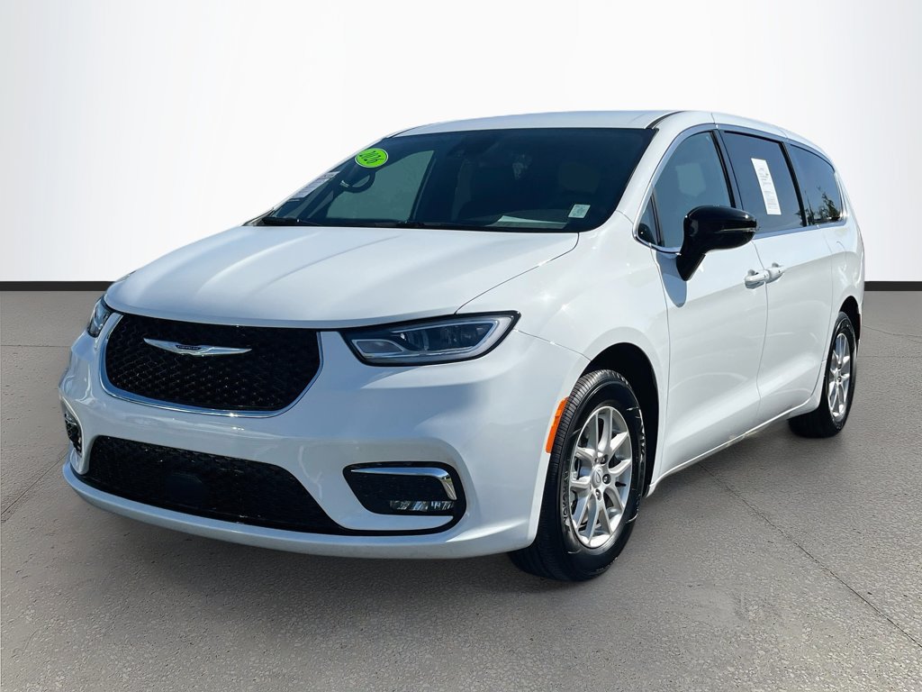 Certified 2026 Chrysler Pacifica Select FWD image 3