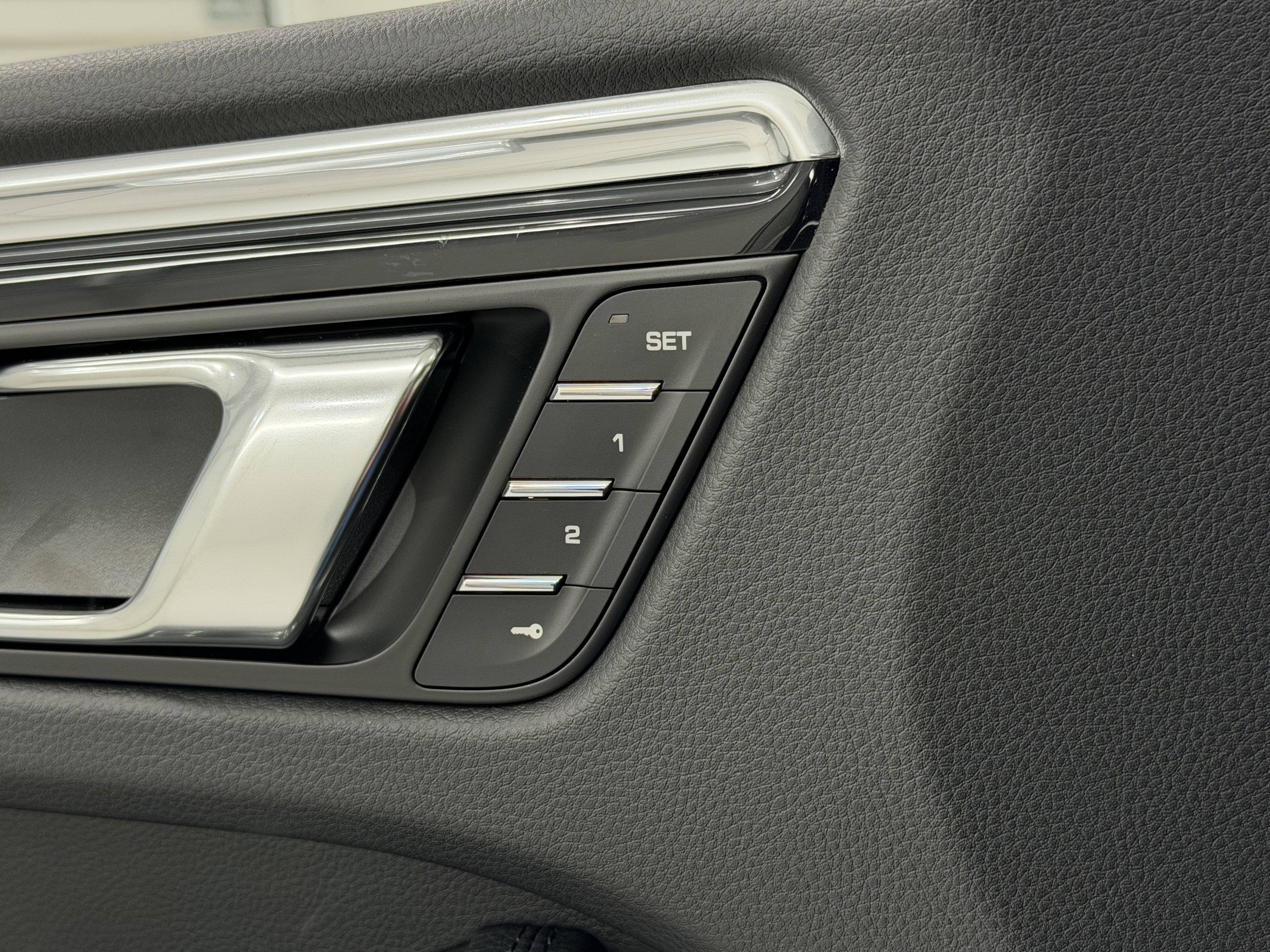 New 2026 Porsche Macan image 27