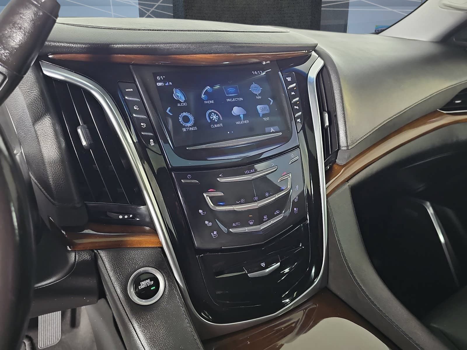 Used 2020 Cadillac Escalade Luxury AWD/4WD image 17