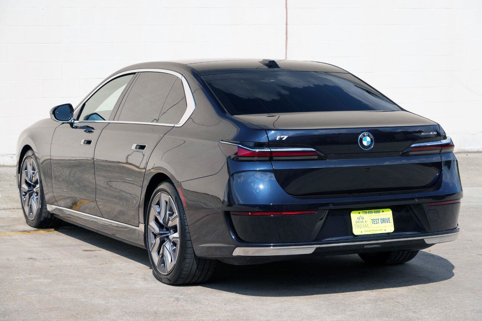 Used 2023 BMW i7 xDrive60 w/ Executive Package 2 AWD/4WD image 60