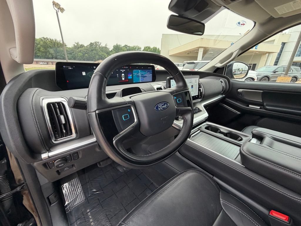 Used 2025 Ford Expedition Platinum AWD/4WD image 14