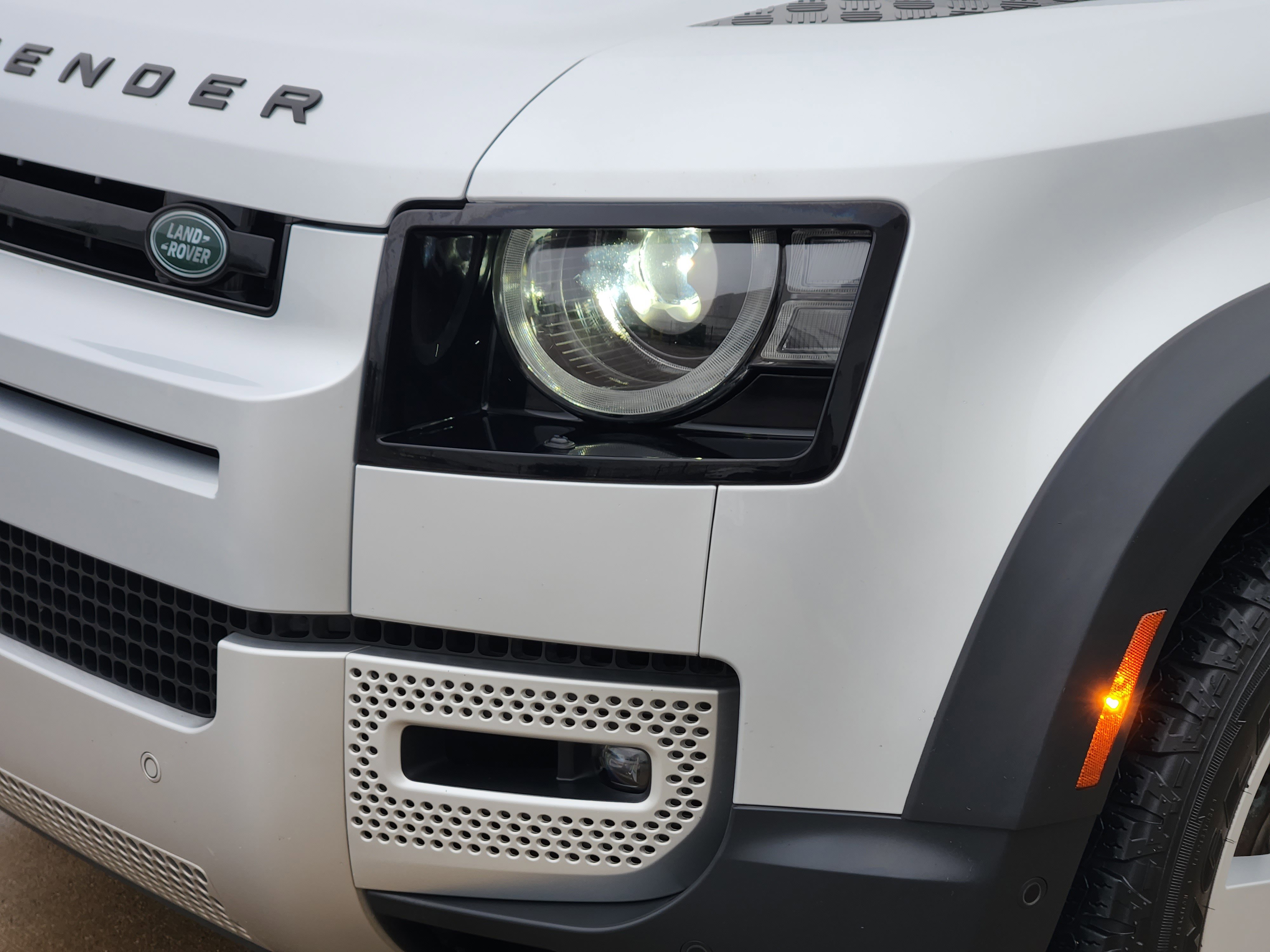 Used 2021 Land Rover Defender 110 SE image 8