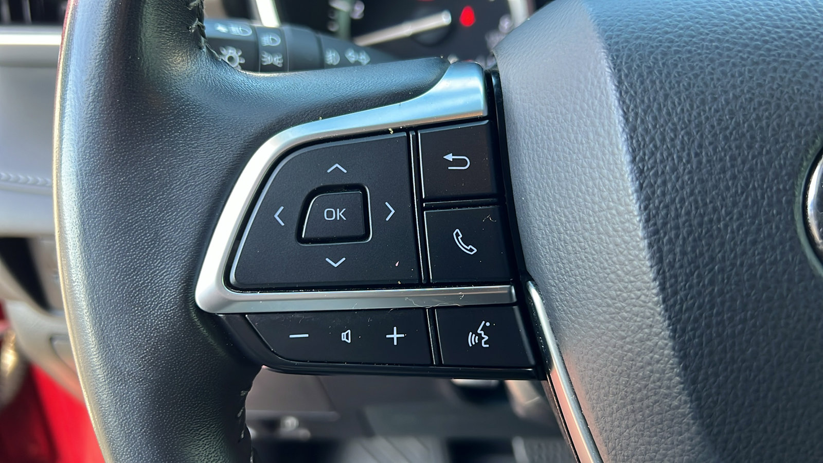 Used 2020 Toyota Highlander XLE image 24