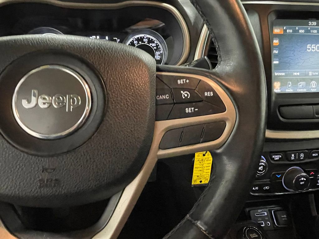 Used 2017 Jeep Cherokee Latitude w/ Cold Weather Group AWD/4WD image 33