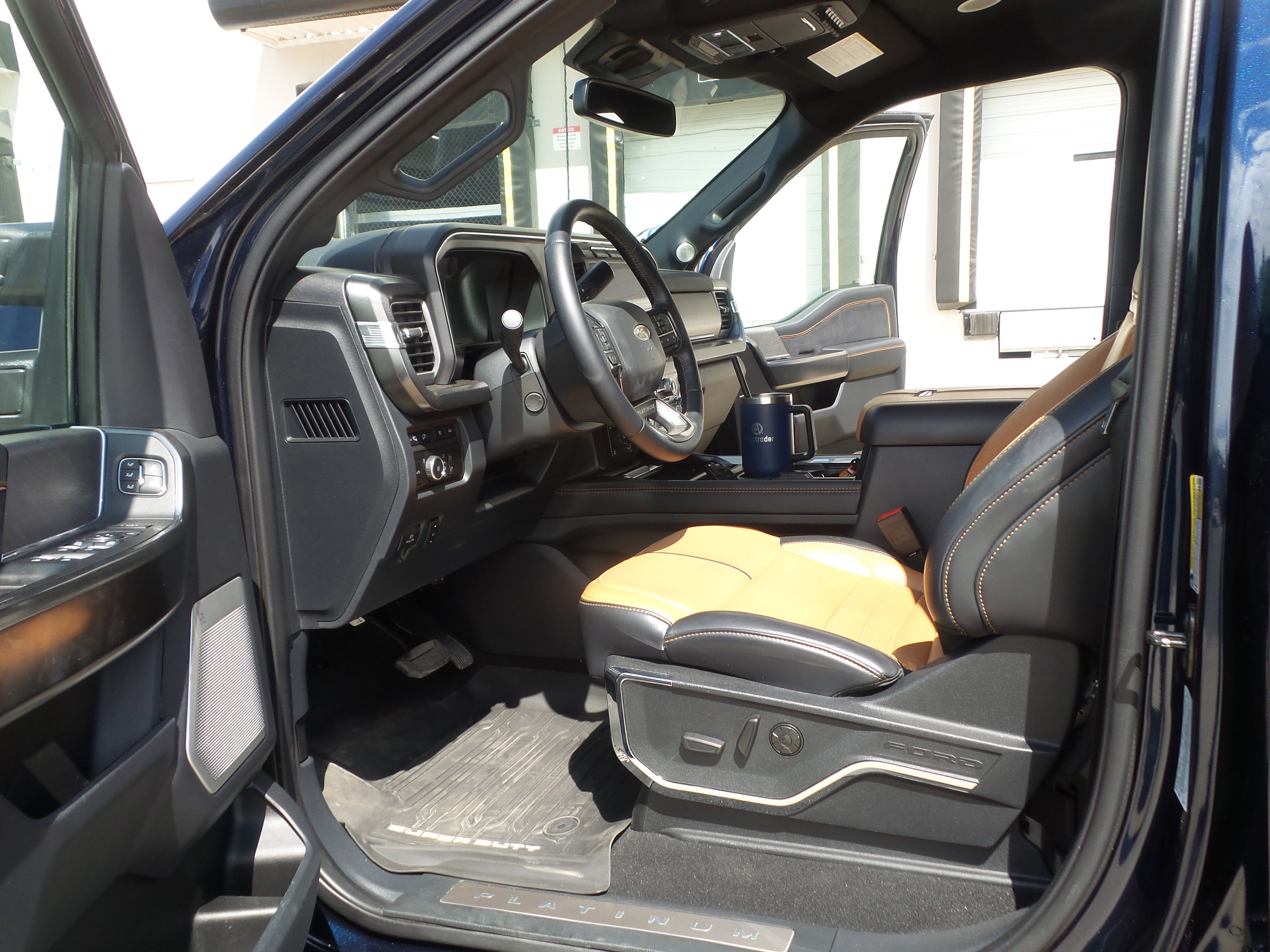 Used 2024 Ford F350 Platinum w/ FX4 Off-Road Package image 65