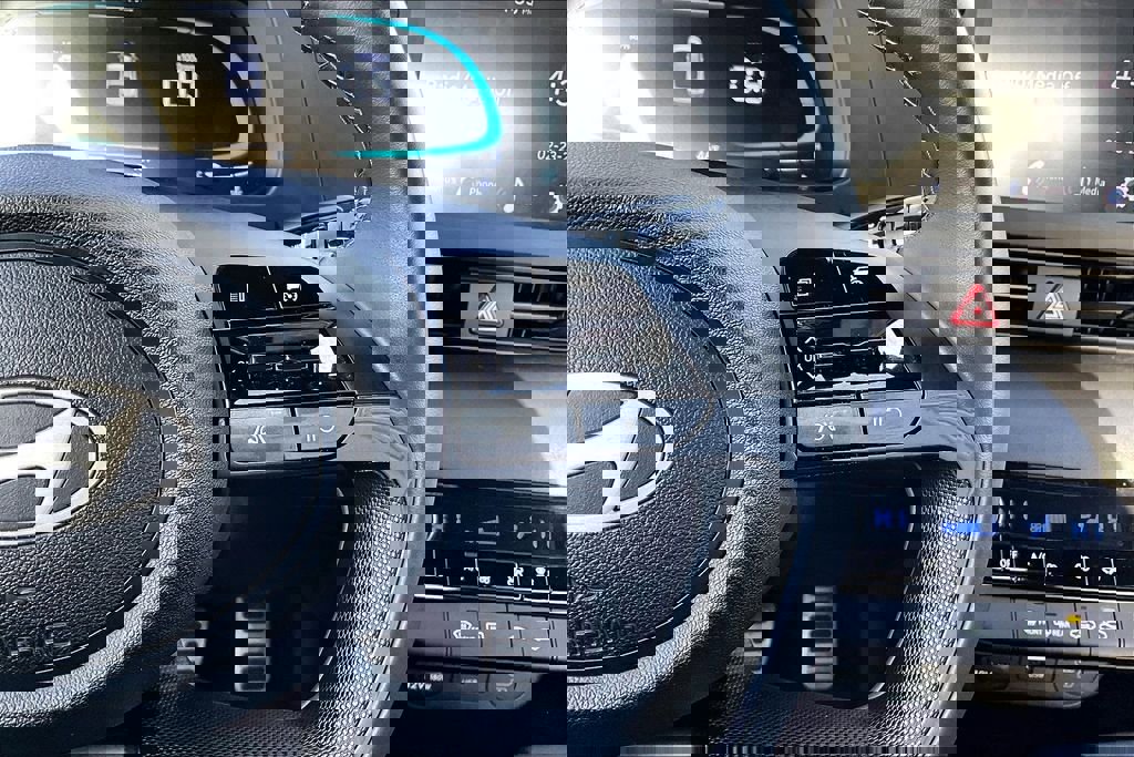 Used 2025 Hyundai Elantra Sport image 19