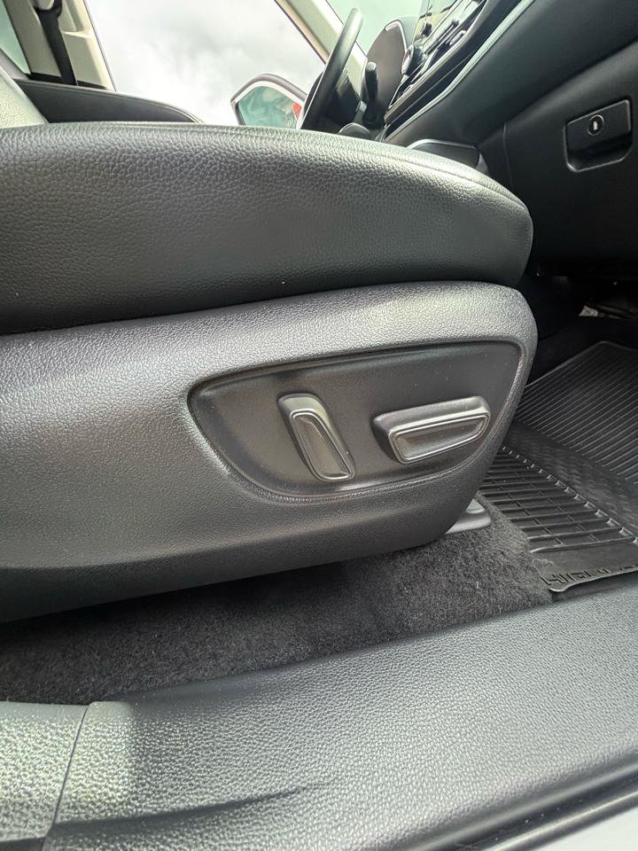 Used 2022 Toyota Highlander XLE AWD/4WD image 37
